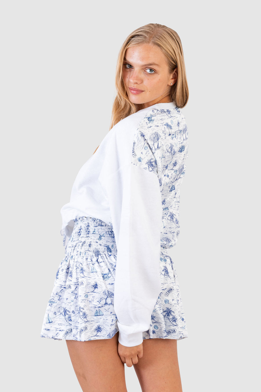 Chase Crop White w/ Blue Toile